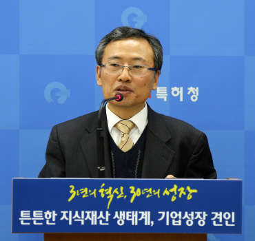 변훈석 특허청 국제지식재산연수원장이 12일 정부대전청사 브리핑실에서 '2015년 지식재산 훈련계획'에 대해 설명하고 있다. 특허청 제공